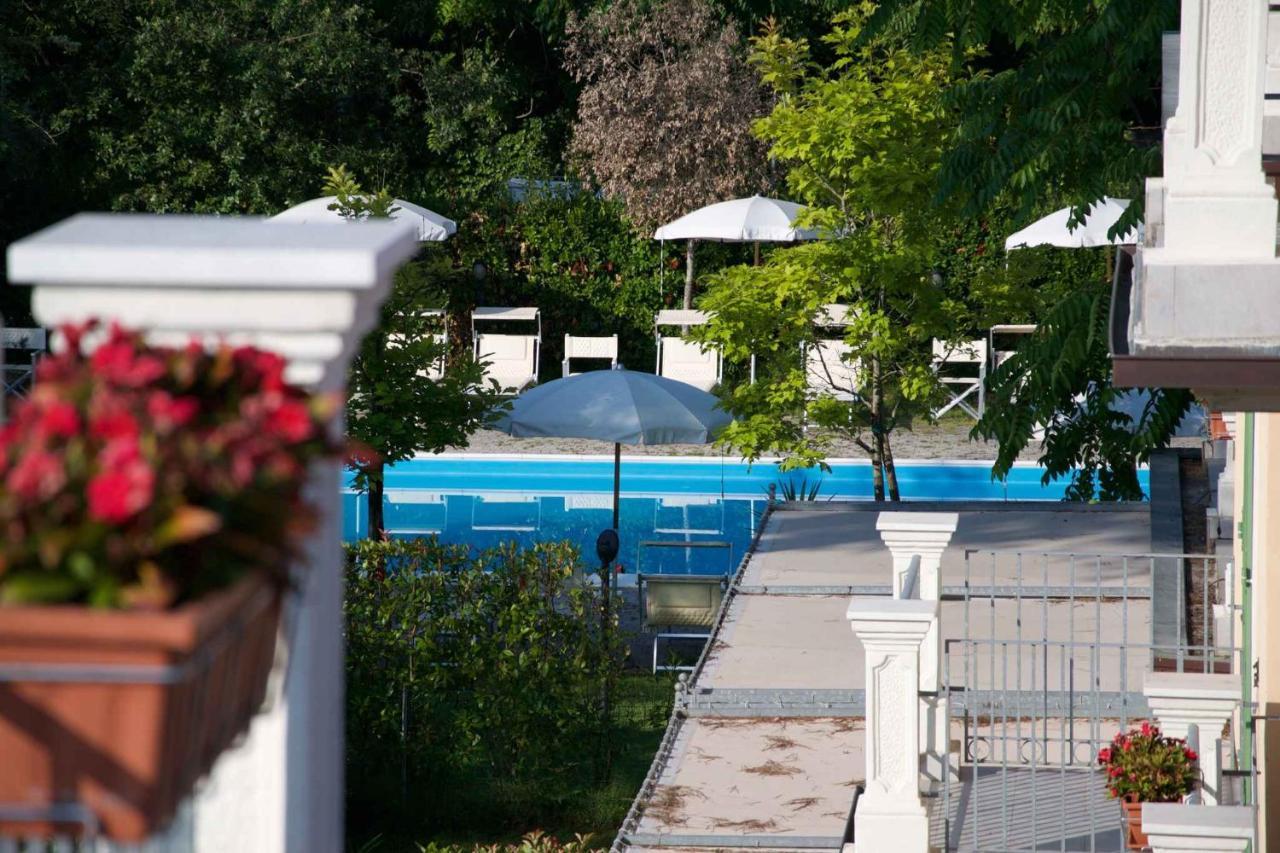 Apartment In Marina Di Massa - Toskana 24103 Екстериор снимка